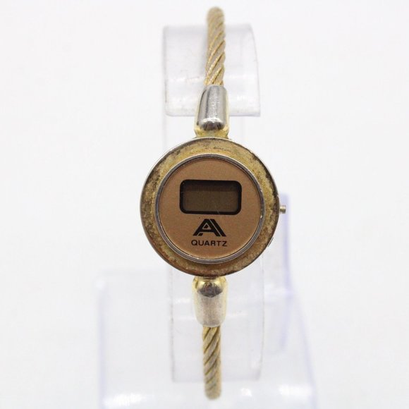 Vintage Advance Digital Watch Women Gold Tone Stainless Steel Bracelet Retro 80s - Picture 2 of 8